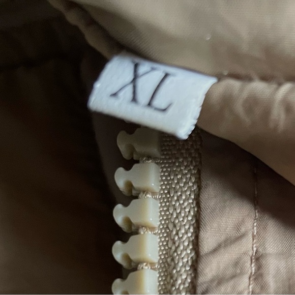 Women’s Fashion Brand Company Puffer Vest size XL - Picture 2 of 6